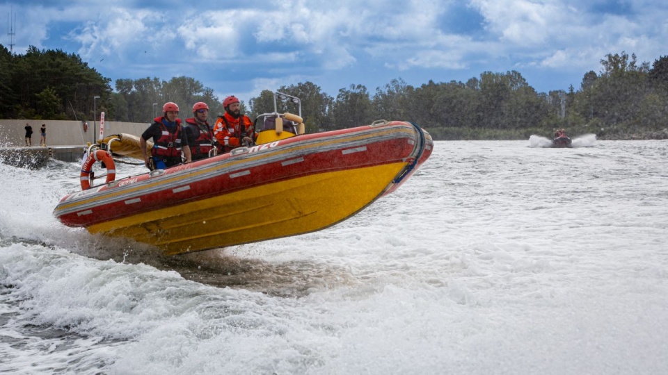 Morska Służba Poszukiwania i Ratownictwa zabezpiecza wody do 6 mil morskich od brzegu. W sumie pracuje tam 300 ratowników zawodowych i 120 ochotników. Fot. Grzegorz Gibas [Radio Szczecin]