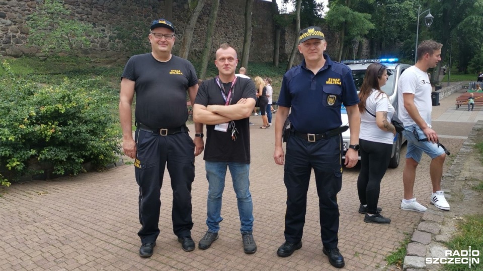 W akcję pomocy zaangażowali się także miejscy strażnicy. Fot. Marek Synowiecki [Radio Szczecin]