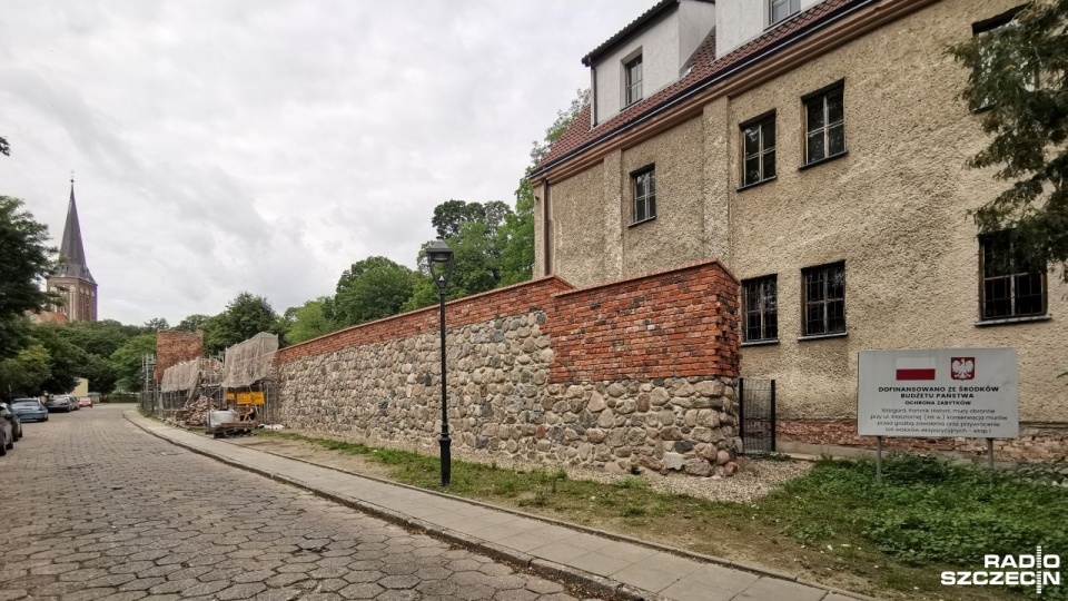Kontynuacja prac przy murach jest możliwa dzięki dofinansowaniu inwestycji przez Ministerstwo Kultury i Dziedzictwa Narodowego w ramach programu ochrony zabytków. Fot. Marek Synowiecki [Radio Szczecin]