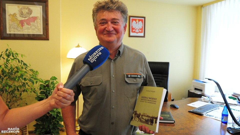 Książkę napisał Andrzej Szelążek, dyrektor Regionalnej Dyrekcji Lasów Państwowych w Szczecinie. Fot. Marcin Kokolus [Radio Szczecin]