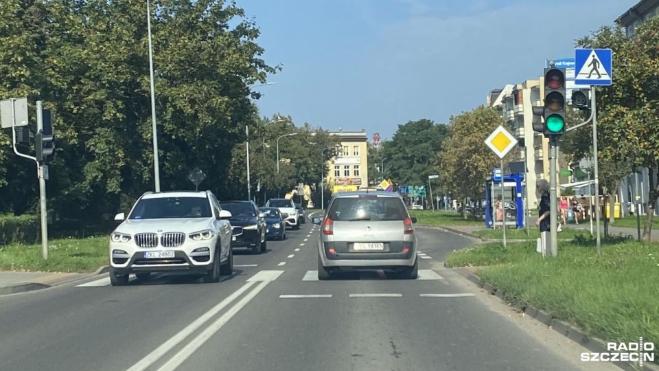 Kołobrzeg planuje wymienić sygnalizację na skrzyżowaniu z ul. Jana Pawła II i dwóch kolejnych przejściach dla pieszych. Fot. Przemysław Polanin [Radio Szczecin]