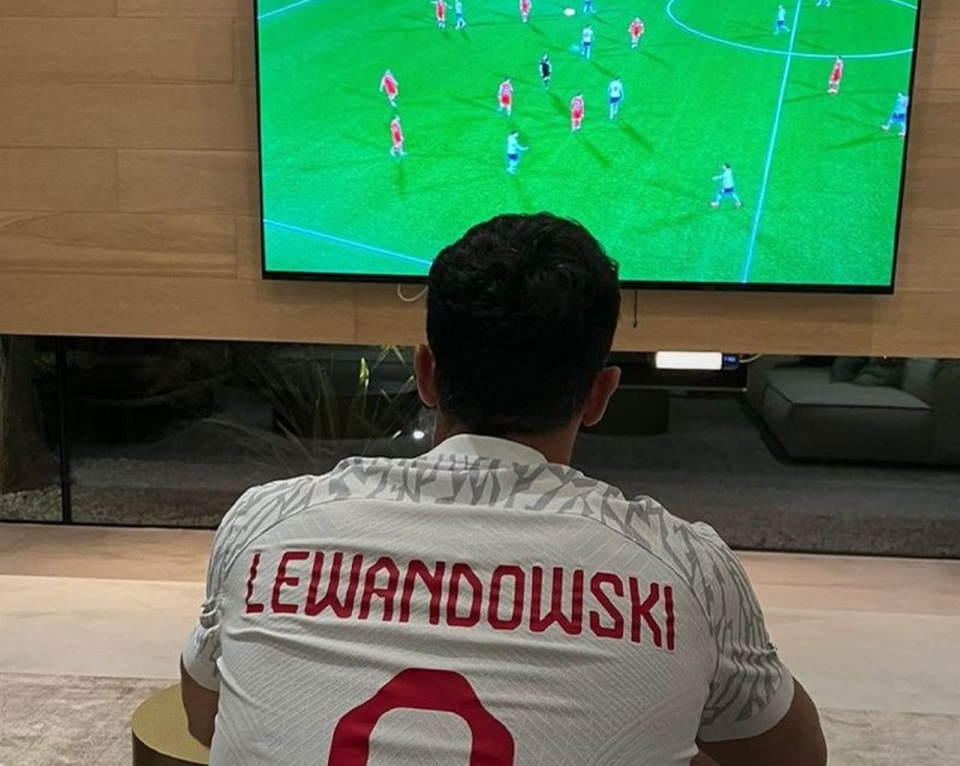 W meczu nie zagrał kontuzjowany Robert Lewandowski. źródło: https://twitter.com/LaczyNasPilka