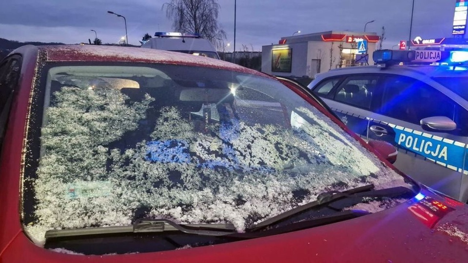 źródło: https://koszalin.policja.gov.pl/zk/aktual/aktualnosci/59017,Nie-zatrzymal-sie-do-policyjnej-kontroli-i-doprowadzil-do-kolizji-z-dwoma-pojazd.html