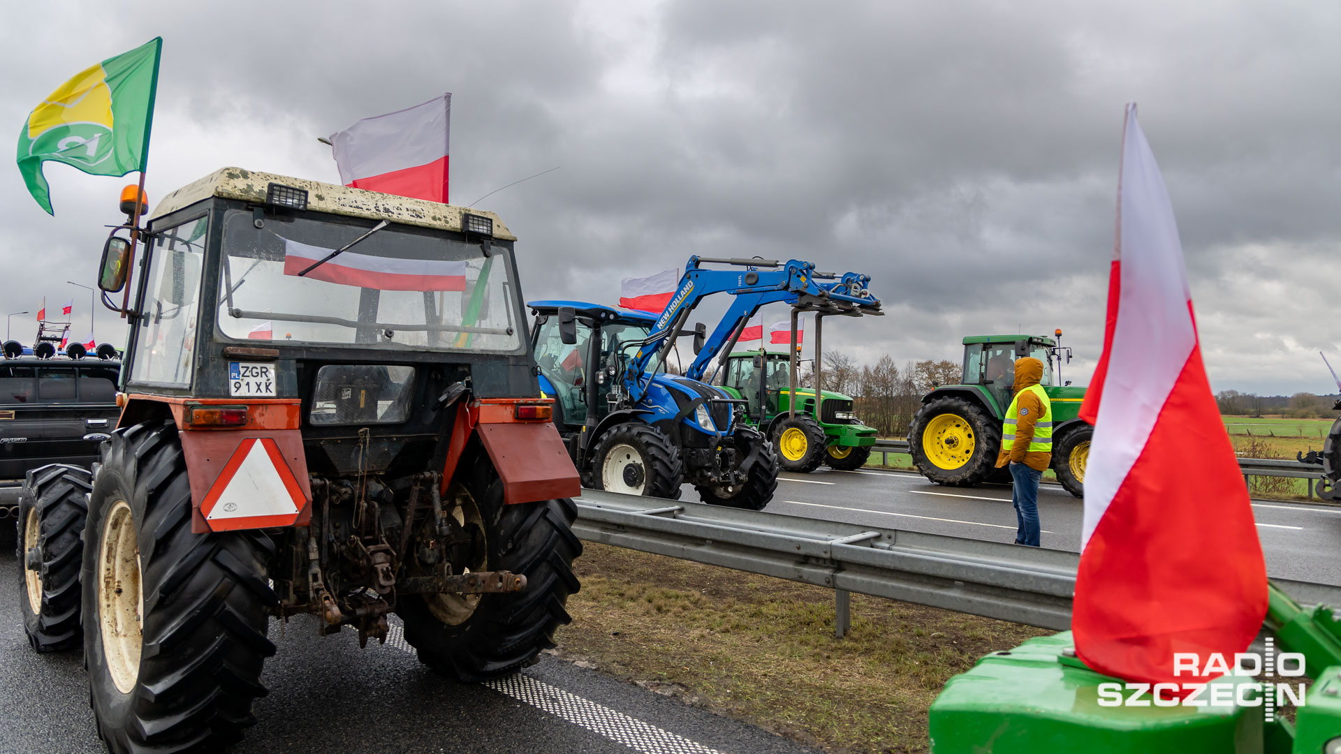 Minister rolnictwa Czesław Siekierski powiedział, że po wczorajszych rozmowach rząd i rolnicy mówią jednym głosem. Jak mówił w Polskim Radiu 24, dla obu stron najważniejsze jest rozwiązanie problemów, które doprowadziły do rolniczych protestów.