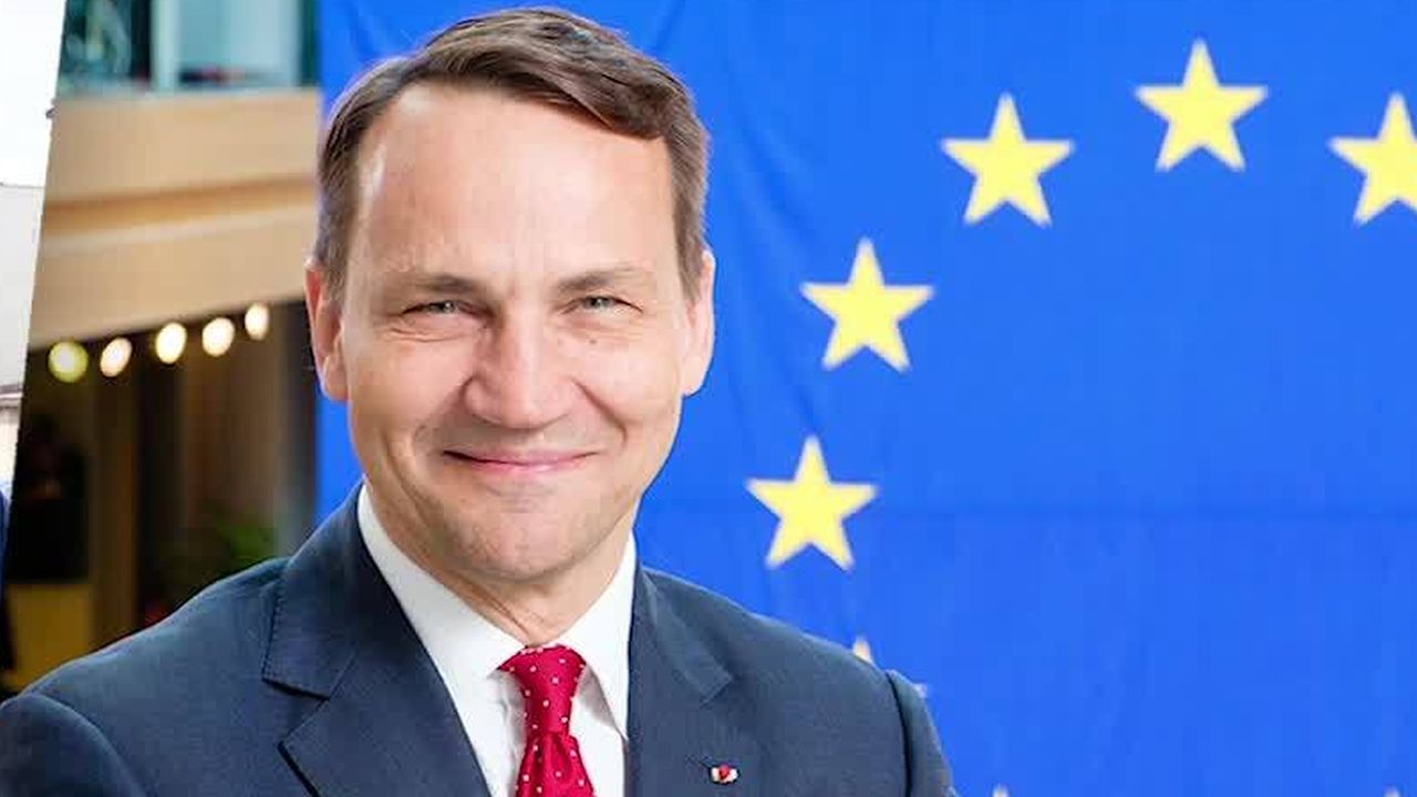 Minister spraw zagranicznych Radosław Sikorski jest w Kijowie. Na platformie X zamieścił zdjęcie z podpisem Już na miejscu.