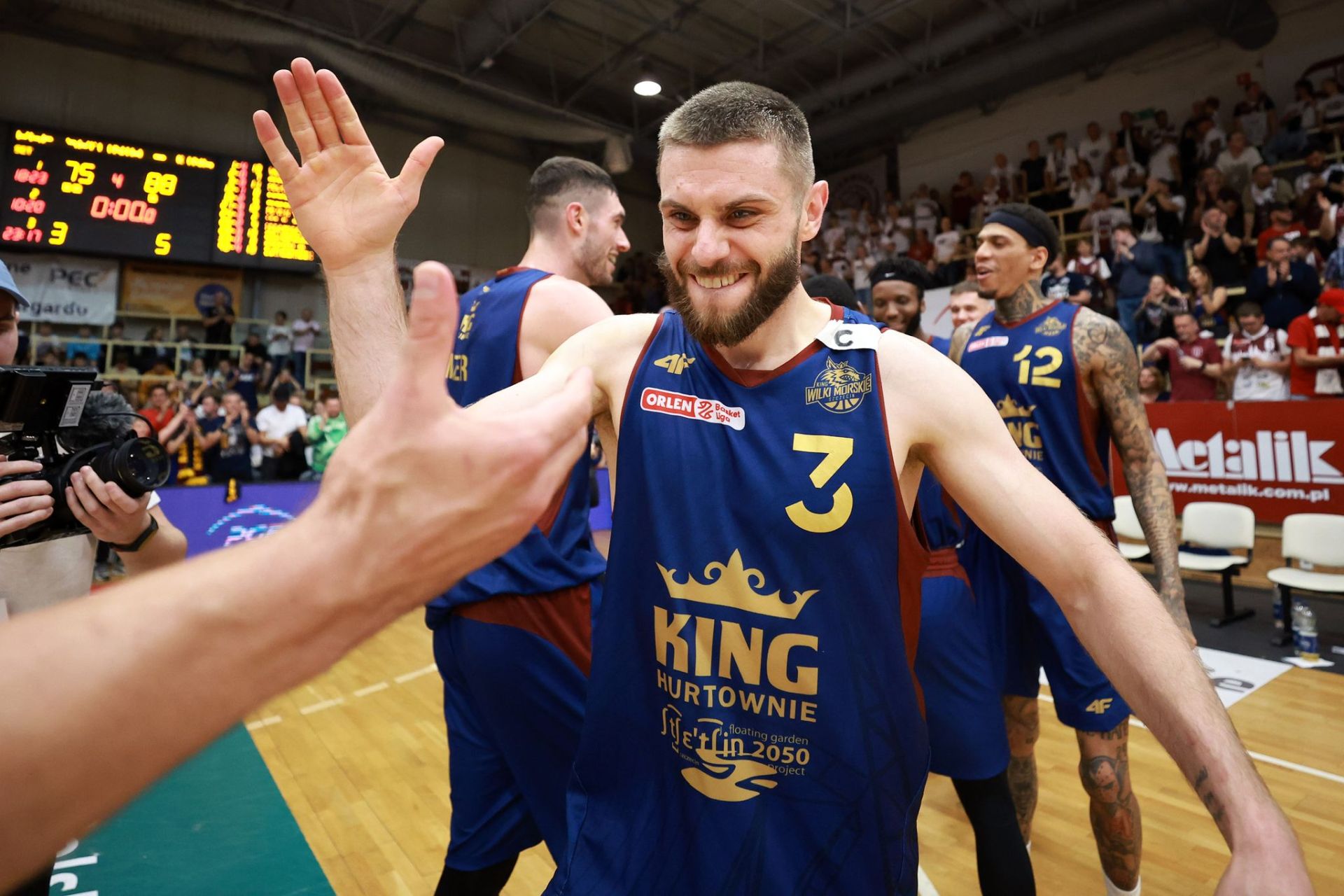 Koszykarze Kinga Szczecin wygrali z Treflem Sopot 75:59 (15:14, 19:8, 23:20, 18:17) w trzecim meczu finałowym ekstraklasy.