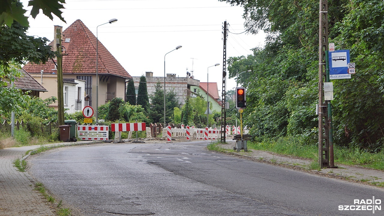 Na przebudowywanych ulicach Nadbrzeżnej oraz Cisowej w Policach nie powstanie ścieżka rowerowa - poinformowała na naszej antenie Sylwia Turkiewicz ze Starostwa Powiatowego w Policach.