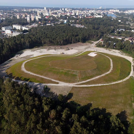 Tunelowa górka w Świnoujściu wciąż czeka na odbiór. Miejsce miało stać się hitem, a jest niedostępne dla mieszkańców.