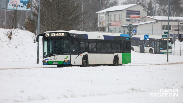 Fot. Robert Stachnik [Radio Szczecin] Zima w mieście. Apel do kierowców [ZDJĘCIA]