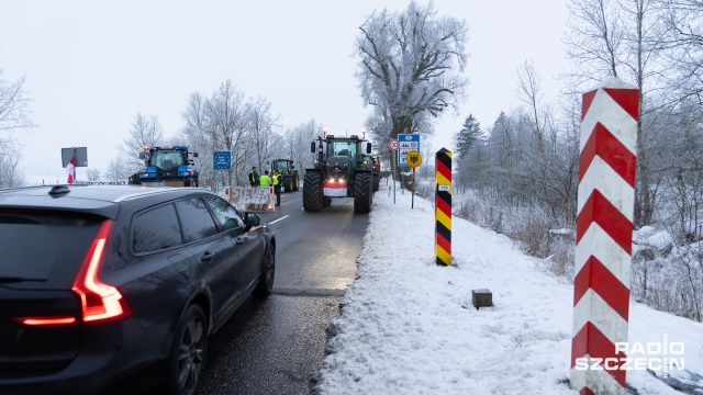 Fot. Robert Stachnik [Radio Szczecin] Niemieccy rolnicy blokują przejazd przez granicę [WIDEO, ZDJĘCIA]