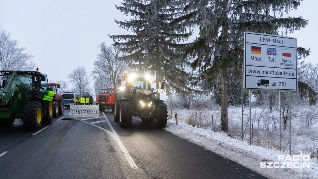 Fot. Robert Stachnik [Radio Szczecin] Niemieccy rolnicy blokują przejazd przez granicę [WIDEO, ZDJĘCIA]