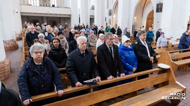 Fot. Robert Stachnik [Radio Szczecin] Msza Św. w intencji ofiar katastrofy promu Jan Heweliusz [WIDEO, ZDJĘCIA]