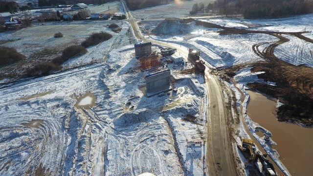 Zakończenie inwestycji planowane jest w III kwartale 2025 roku. źródło: https://www.facebook.com/gddkia Zima nie przeszkadza, budowa trwa [ZDJĘCIA]