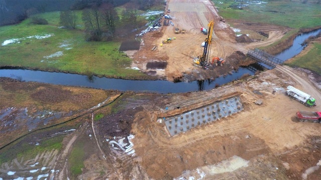 Zakończenie inwestycji planowane jest w III kwartale 2025 roku. źródło: https://www.facebook.com/gddkia Zima nie przeszkadza, budowa trwa [ZDJĘCIA]
