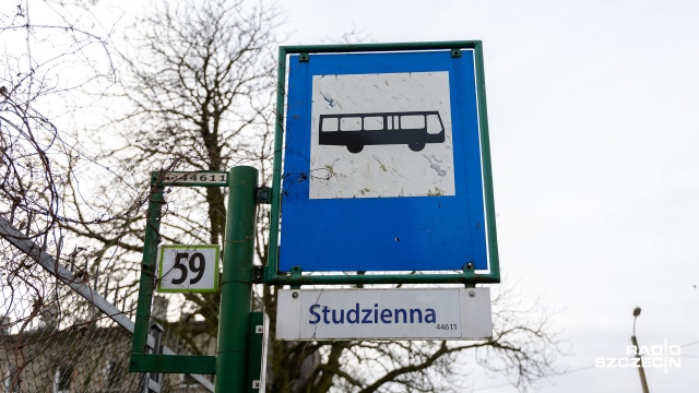 Fot. Robert Stachnik [Radio Szczecin] Mieszkańcy ocalili przystanek przy ul. Studziennej [WIDEO, ZDJĘCIA]