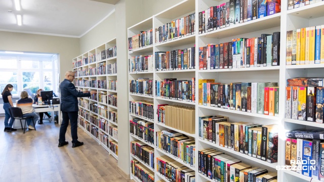 Fot. Robert Stachnik [Radio Szczecin] Biblioteka na Pogodnie w nowej odsłonie. "Nareszcie. Bardzo potrzebne miejsce" [WIDEO, ZDJĘCIA]
