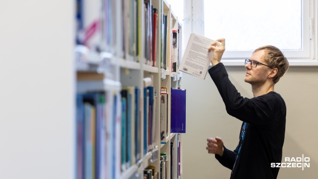 Fot. Robert Stachnik [Radio Szczecin] Biblioteka na Pogodnie w nowej odsłonie. "Nareszcie. Bardzo potrzebne miejsce" [WIDEO, ZDJĘCIA]