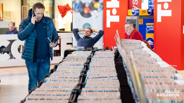 Fot. Robert Stachnik [Radio Szczecin] Sentyment do czarnej płyty. Giełda winyli wystartowała [WIDEO, ZDJĘCIA]