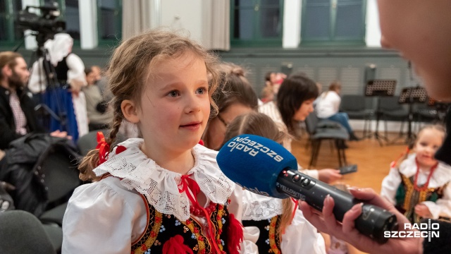 Fot. Robert Stachnik [Radio Szczecin] Ludowa twórczość Pogórza Sądeckiego w Pałacu Młodzieży [ZDJĘCIA]