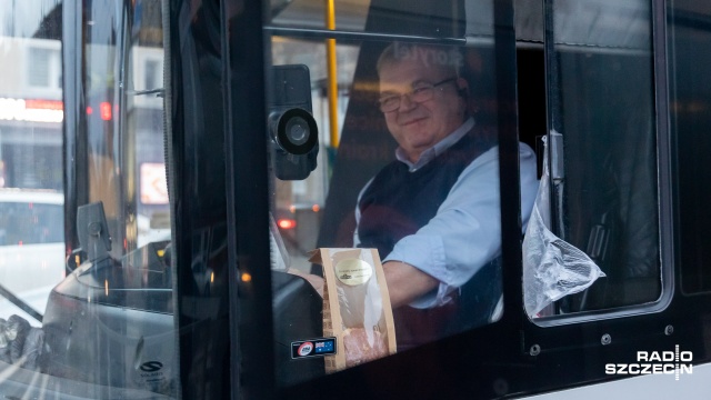 Fot. Robert Stachnik [Radio Szczecin] Kilkaset pączków trafiło w ręce szczecinian [WIDEO, ZDJĘCIA]