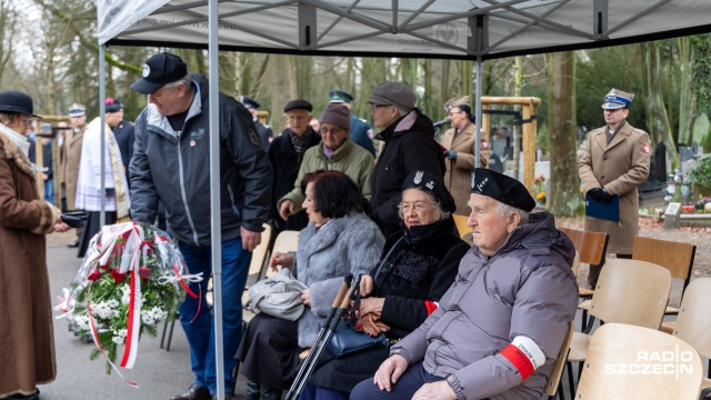 Fot. Robert Stachnik [Radio Szczecin] Obchody powstania Armii Krajowej na Cmentarzu Centralnym [ZDJĘCIA]