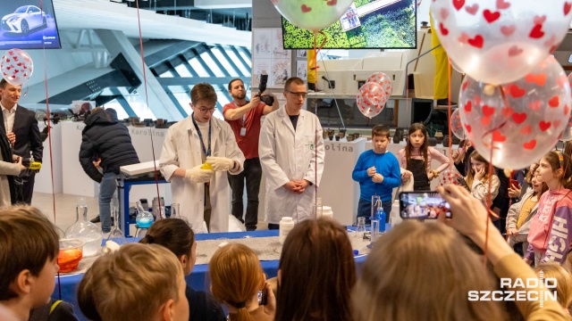 Fot. Robert Stachnik [Radio Szczecin] W miłości jest słodko, ale są też kwasy i zasady. Chemiczne walentynki w MCN [WIDEO, ZDJĘCIA]