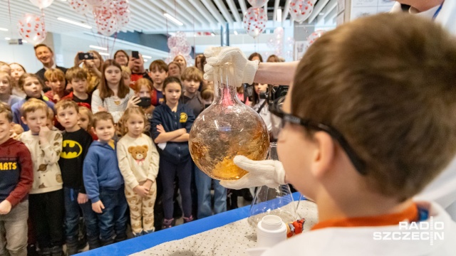 Fot. Robert Stachnik [Radio Szczecin] W miłości jest słodko, ale są też kwasy i zasady. Chemiczne walentynki w MCN [WIDEO, ZDJĘCIA]
