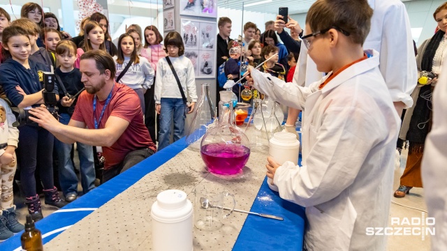 Fot. Robert Stachnik [Radio Szczecin] W miłości jest słodko, ale są też kwasy i zasady. Chemiczne walentynki w MCN [WIDEO, ZDJĘCIA]