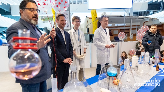 Fot. Robert Stachnik [Radio Szczecin] W miłości jest słodko, ale są też kwasy i zasady. Chemiczne walentynki w MCN [WIDEO, ZDJĘCIA]