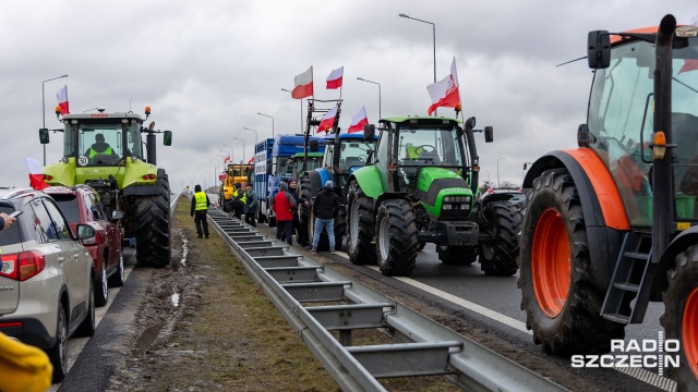 Fot. Robert Stachnik [Radio Szczecin] Rolnicy spotkali się z wojewodą, a potem zablokowali S3 [WIDEO, ZDJĘCIA]