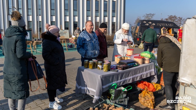 Fot. Robert Stachnik [Radio Szczecin] Bazarek na Bronowickiej, czyli "lubimy sobie pojeść" [WIDEO, ZDJĘCIA]