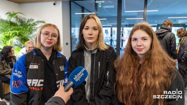 Fot. Robert Stachnik [Radio Szczecin] Młodzież z VII LO odnowi część cmentarza w Siekierkach [WIDEO, ZDJĘCIA]