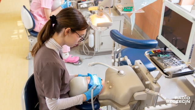 Fot. Robert Stachnik [Radio Szczecin] Stomatologia na PUM. Wirtualne borowanie [WIDEO, ZDJĘCIA]