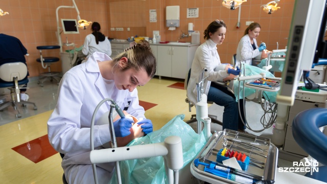 Fot. Robert Stachnik [Radio Szczecin] Stomatologia na PUM. Wirtualne borowanie [WIDEO, ZDJĘCIA]