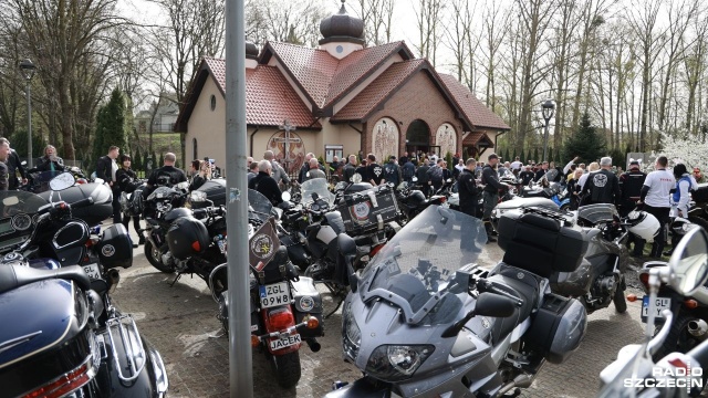 Fot. Robert Stachnik [Radio Szczecin] Święconka, motory i tłumy...