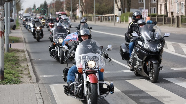 Fot. Robert Stachnik [Radio Szczecin] Święconka, motory i tłumy...