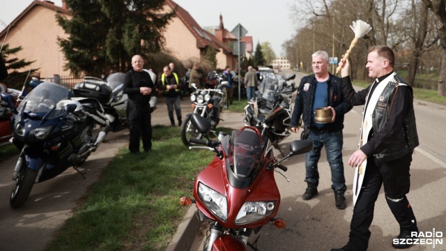 Fot. Robert Stachnik [Radio Szczecin] Święconka, motory i tłumy...