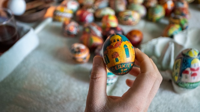 Fot. Maciej Papke [Radio Szczecin] Pisanki receptą na wewnętrzny spokój [WIDEO, ZDJĘCIA]