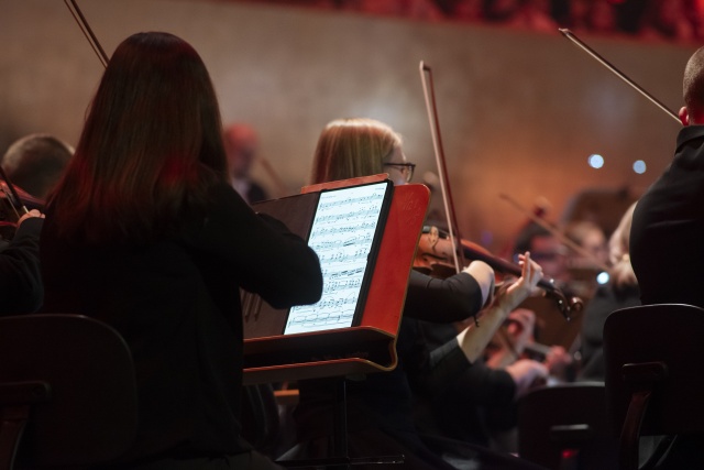 Fot. Kamila Kozioł [Filharmonia w Szczecinie] Magiczny koncert muzyki filmowej w Złotej Sali Filharmonii. Harry Potter złamał batutę Marii Sydor [ZDJĘCIA]