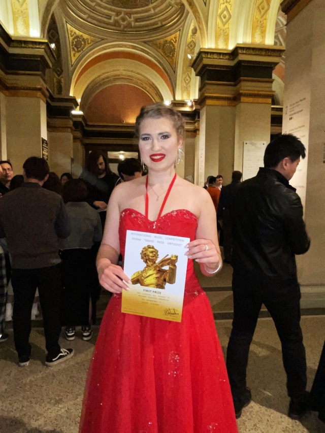 Weronika Włodarczyk – mezzosopranistka ze Złotym Dyplomem austriackiego konkursu zaśpiewała w Musikverein w Wiedniu w Gläserner Saal/Magna Auditorium. Fot. Materiały prasowe Grand Prize Virtuoso Dwa Złote Medale dla Weroniki Włodarczyk z Akademii Sztuki w Szczecinie [ZDJĘCIA]