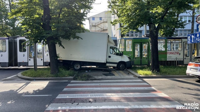 Fot. Robert Stachnik [Radio Szczecin] Bus zderzył się z tramwajem [WIDEO, ZDJĘCIA]