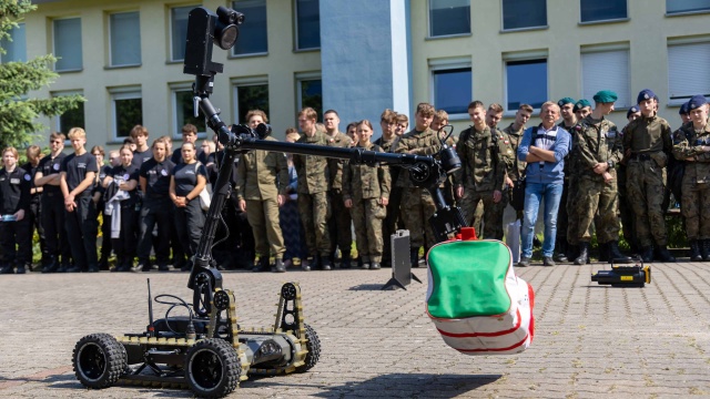 Fot. Robert Stachnik [Radio Szczecin] Funkcjonariusze Straży Granicznej zachęcają uczniów do służby [WIDEO, ZDJĘCIA]