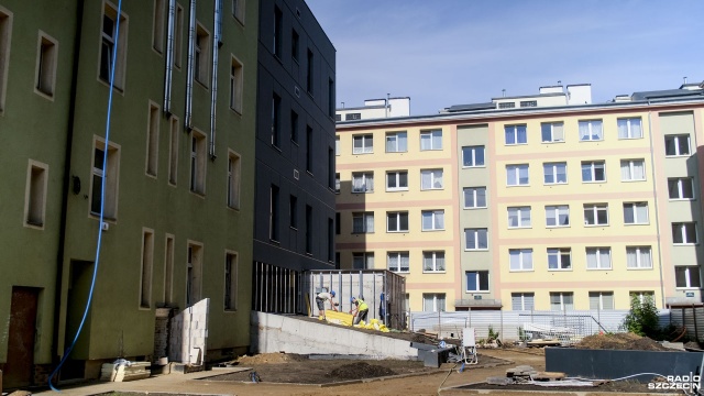 Fot. Wojciech Ochrymiuk [Radio Szczecin] Przebudowa kwartału w centrum Szczecina. M.in. nowe mieszkania, żłobek, miejsca parkingowe [WIDEO, ZDJĘCIA]