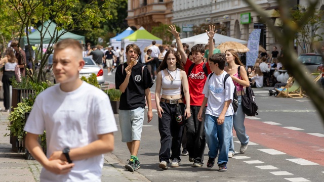 Fot. Robert Stachnik [Radio Szczecin] Młodzież przejęła ulicę Rayskiego. "Wakacje pełną parą" [WIDEO, ZDJĘCIA]