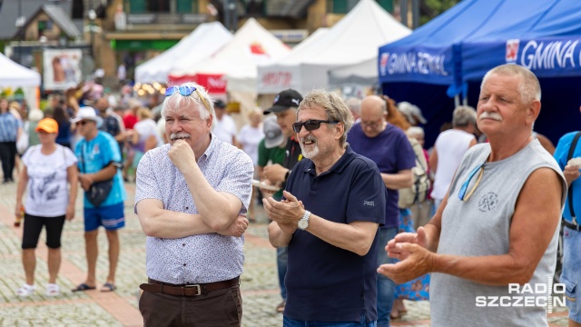 Fot. Robert Stachnik [Radio Szczecin] Mięciutki, puszysty, wędzony. Śledziowe świętowanie w Niechorzu [WIDEO, ZDJĘCIA]