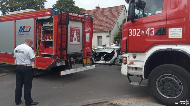 Fot. Maciej Papke [Radio Szczecin] Zderzenie radiowozu z autobusem. Wiele osób poszkodowanych [WIDEO, ZDJĘCIA]