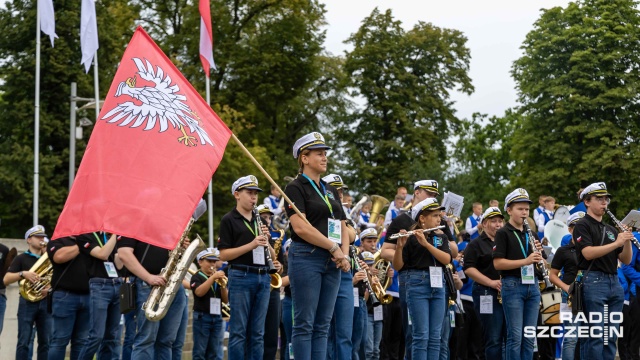 Przemarsz Orkiestr Dętych Tall Ships Races Szczecin 2024 Fot. Robert Stachnik [Radio Szczecin] Muzyczna Walka o Puchar Prezydenta Szczecina rozpoczęta [ZDJĘCIA]