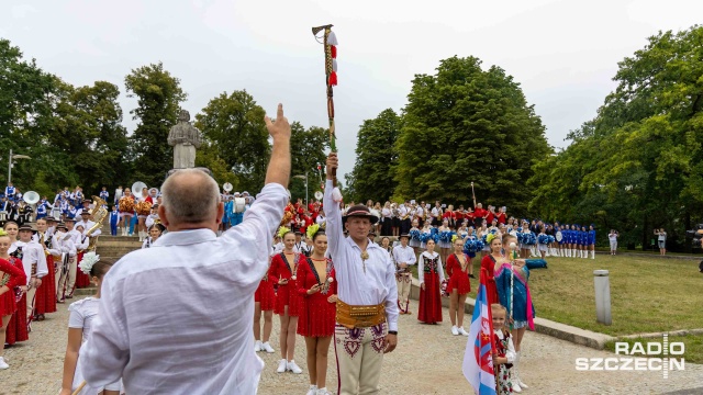 Przemarsz Orkiestr Dętych Tall Ships Races Szczecin 2024 Fot. Robert Stachnik [Radio Szczecin] Muzyczna Walka o Puchar Prezydenta Szczecina rozpoczęta [ZDJĘCIA]