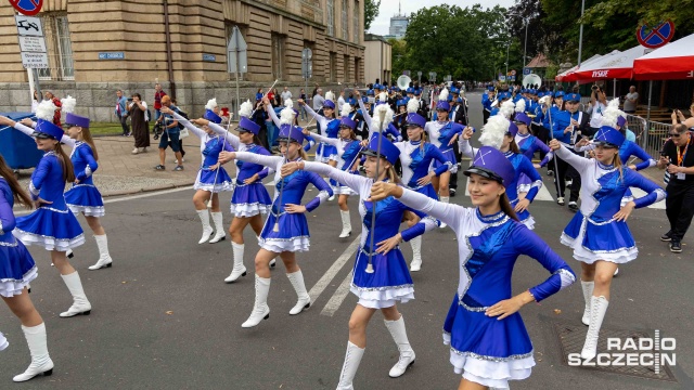 Przemarsz Orkiestr Dętych Tall Ships Races Szczecin 2024 Fot. Robert Stachnik [Radio Szczecin] Muzyczna Walka o Puchar Prezydenta Szczecina rozpoczęta [ZDJĘCIA]