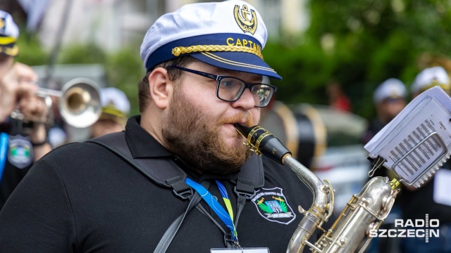 Przemarsz Orkiestr Dętych Tall Ships Races Szczecin 2024 Fot. Robert Stachnik [Radio Szczecin] Muzyczna Walka o Puchar Prezydenta Szczecina rozpoczęta [ZDJĘCIA]